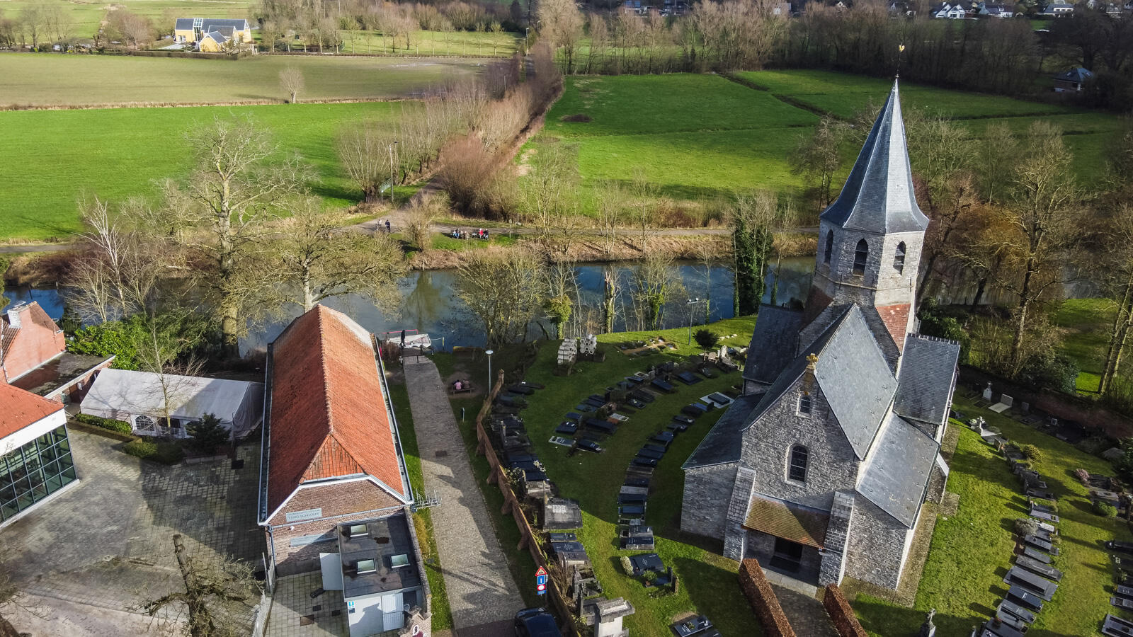 Kerk Afsnee (®Jeroen Willems)